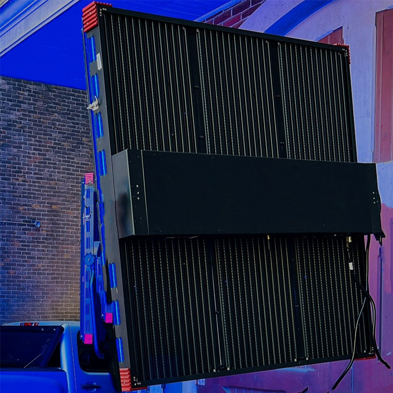 How does studio light optical design optimize the uniformity of lighting over a large area?